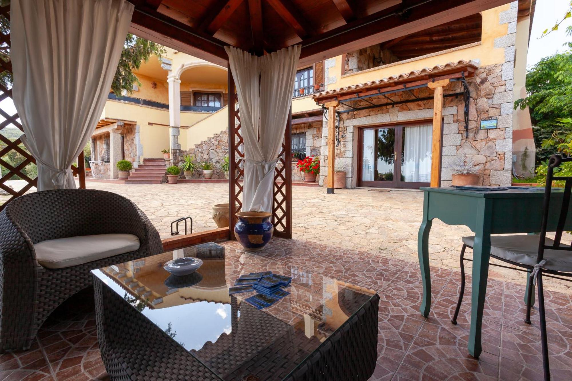 Domus Francy Hotel San Teodoro  Exterior photo
