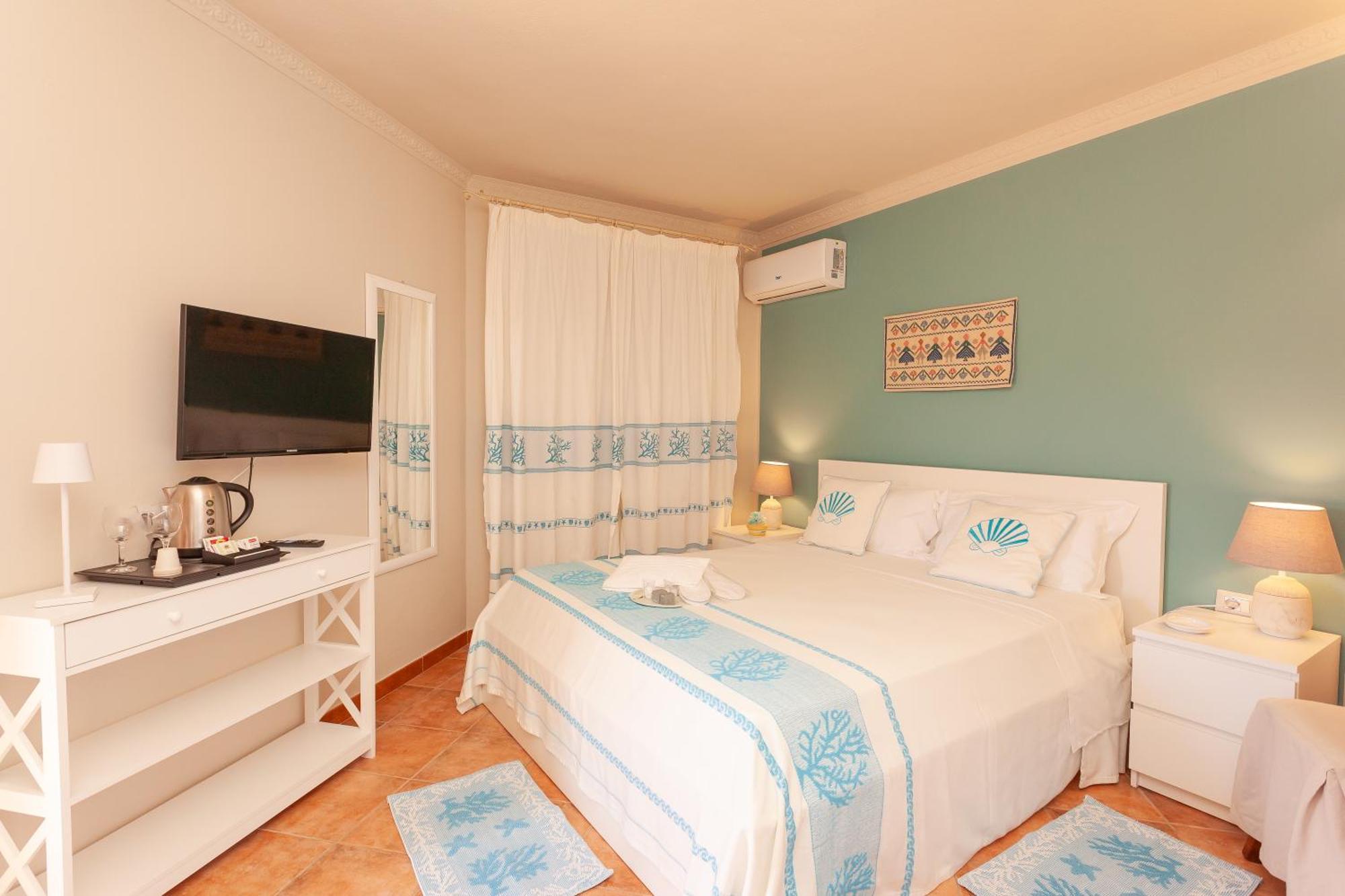 Domus Francy Hotel San Teodoro  Exterior photo
