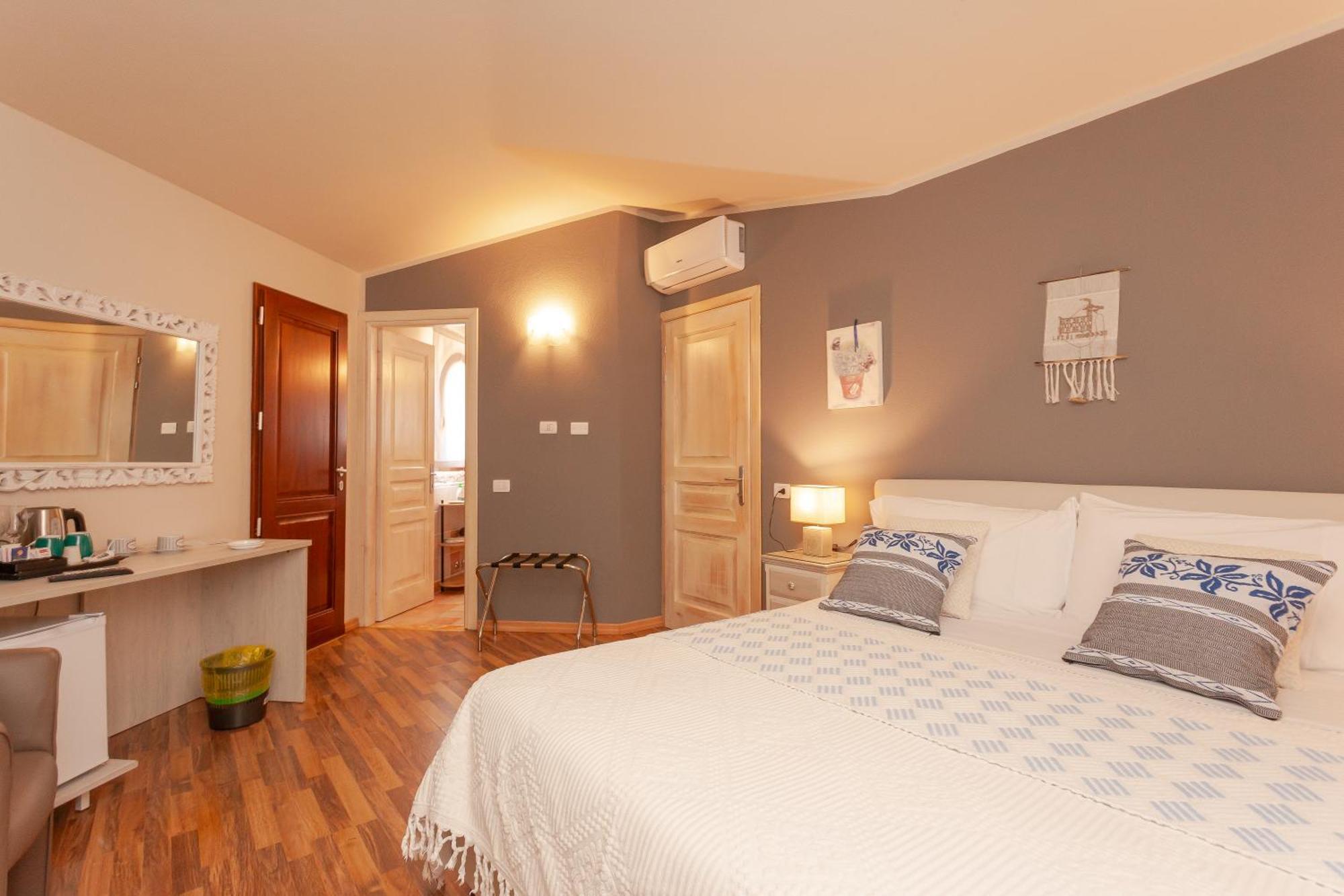 Domus Francy Hotel San Teodoro  Exterior photo