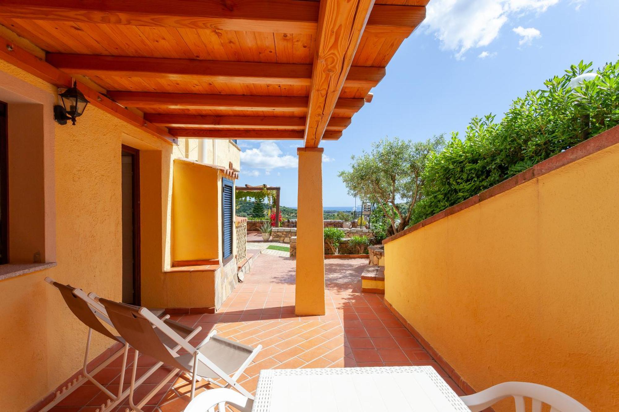 Domus Francy Hotel San Teodoro  Exterior photo