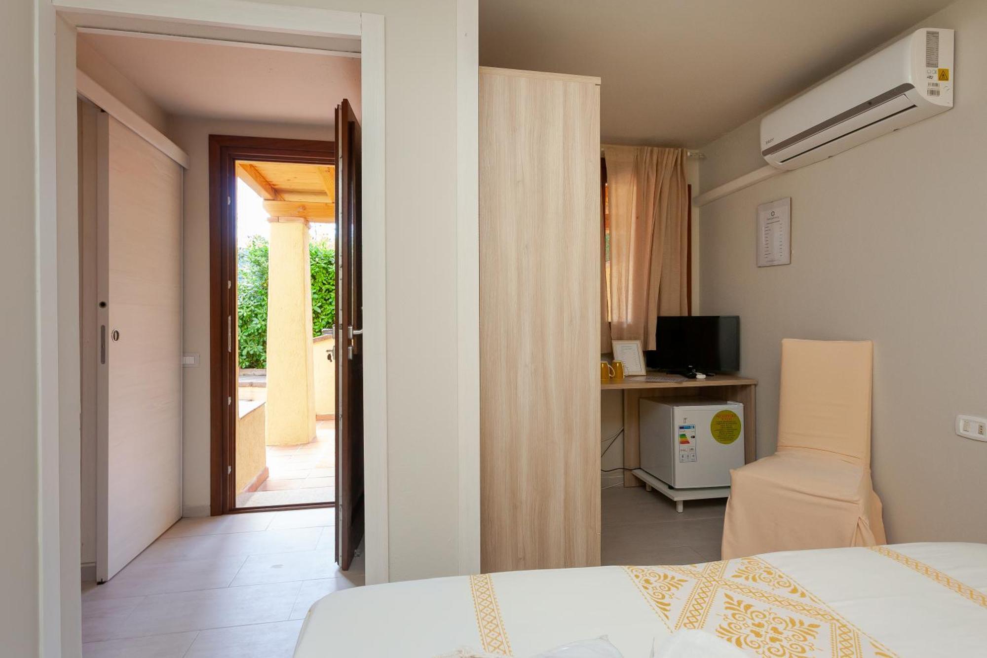 Domus Francy Hotel San Teodoro  Exterior photo